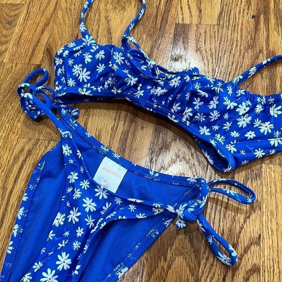 Daisy String Bikini Bathing Suit Swimsuit Blue Size XS NWT - Picture 2 of 6